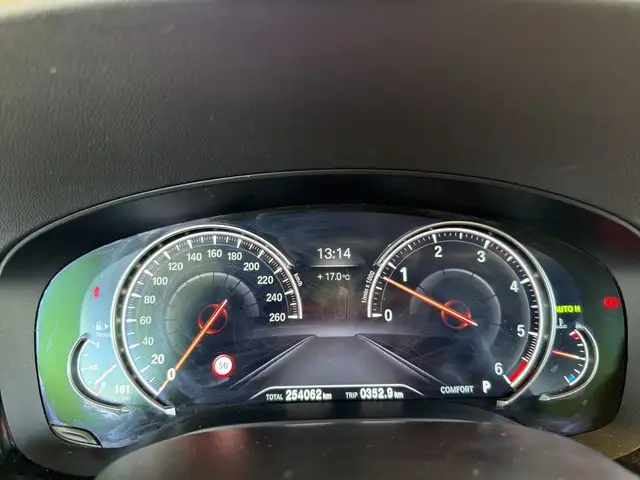 BMW 5 Series view 13