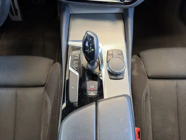 BMW 5 Series view 15