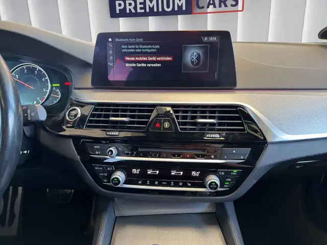 BMW 5 Series view 14
