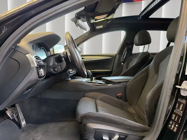 BMW 5 Series view 10