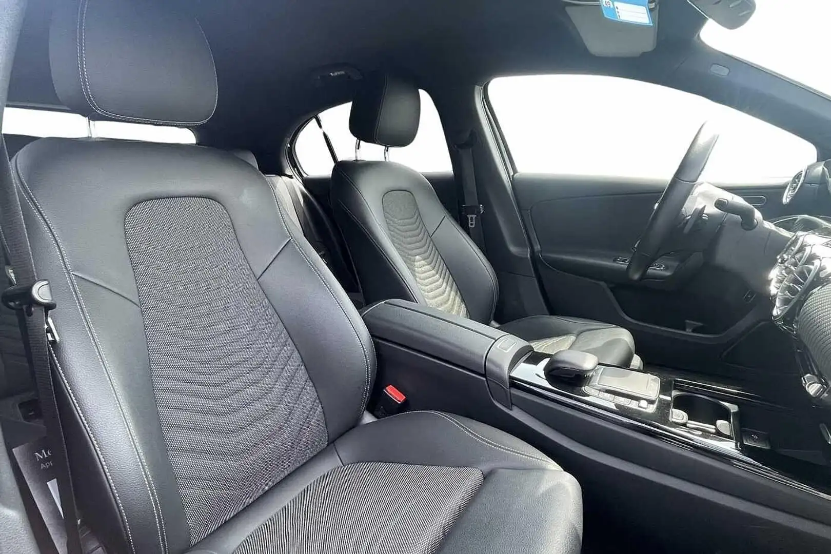 Mercedes-Benz A 250 e Zwart - 2