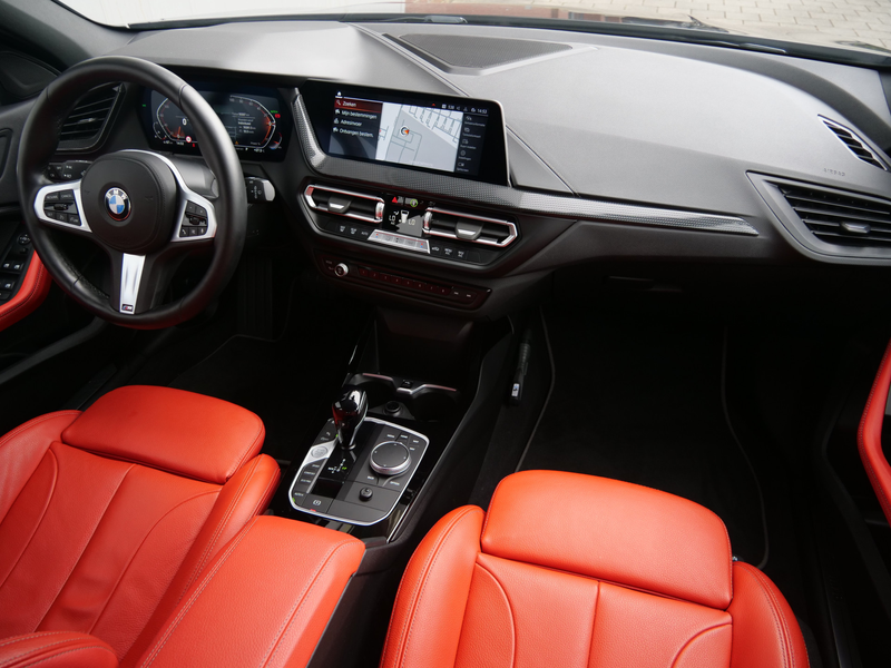 BMW 118 1-serie 118i Business Edition 136 Pk Automaat Navi — photo 2