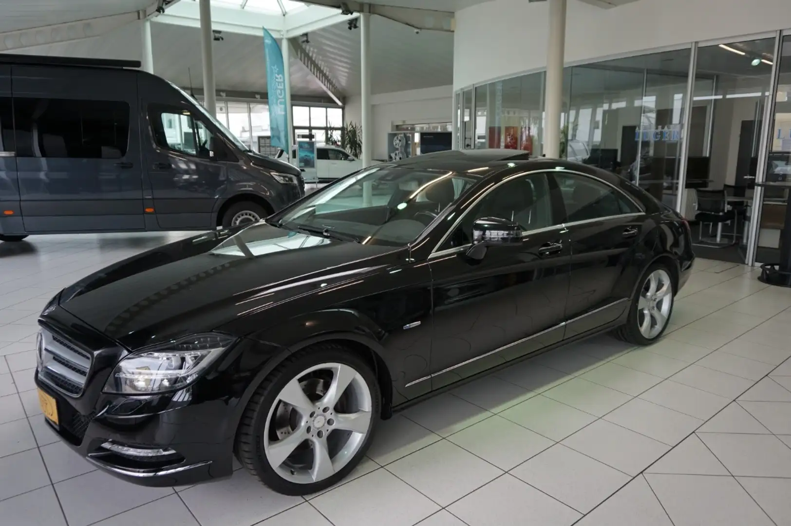 Mercedes-Benz CLS 350 CDI BlueEFFICIENCY Coupé Shz PTS Ambi Schwarz - 1
