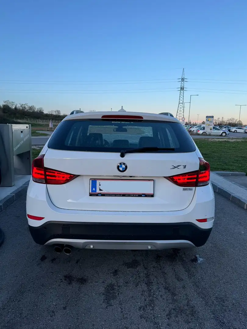 BMW X1 xDrive20i Österreich-Paket Aut. Weiß - 2