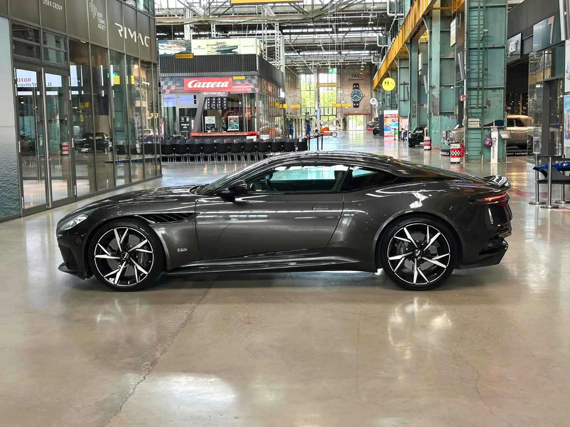 애스턴마틴 DBS Coupe 2018 블랙 사진 4