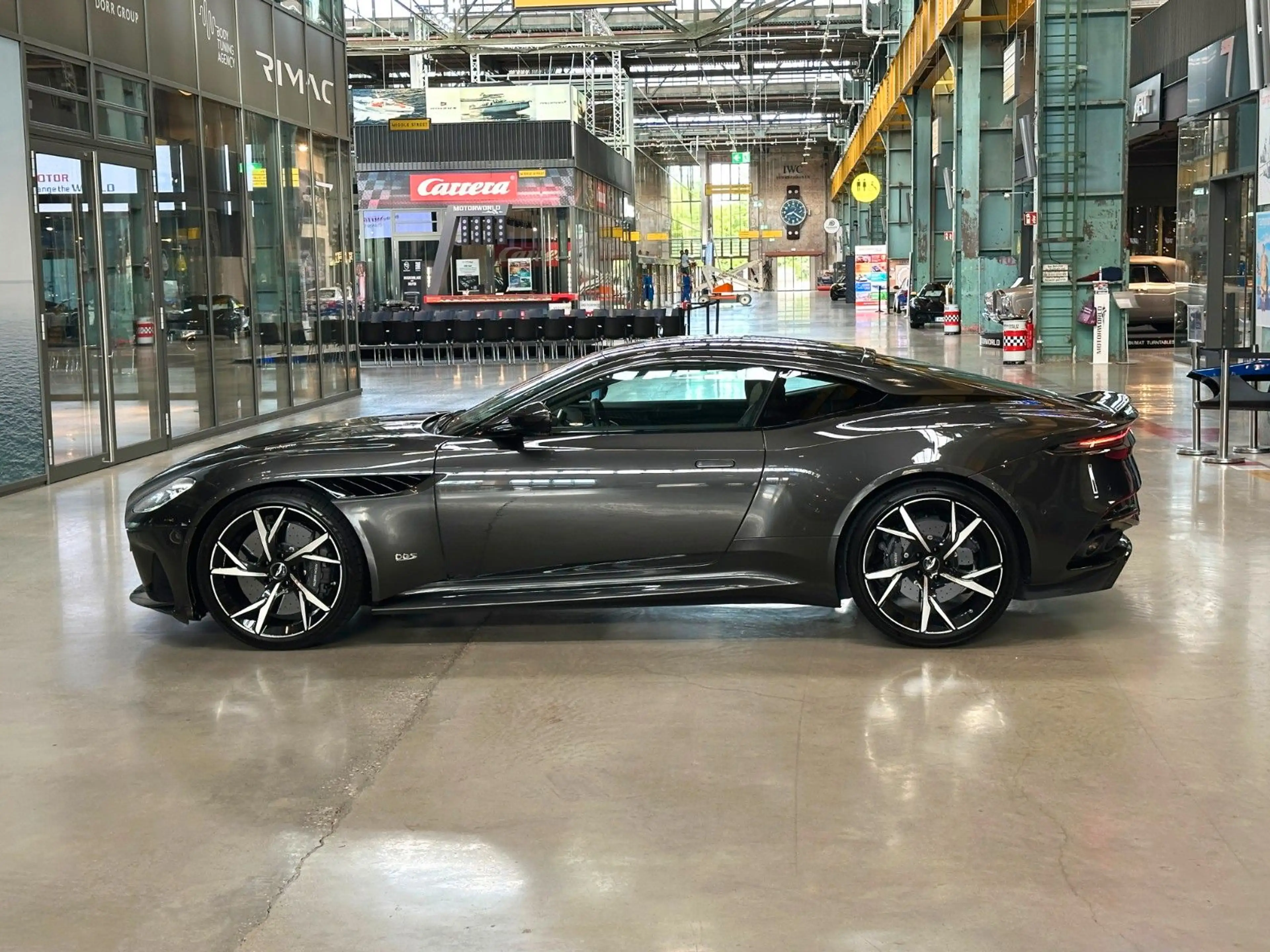 Aston Martin DBS 5.2 V12 Biturbo Superleggera — photo 4