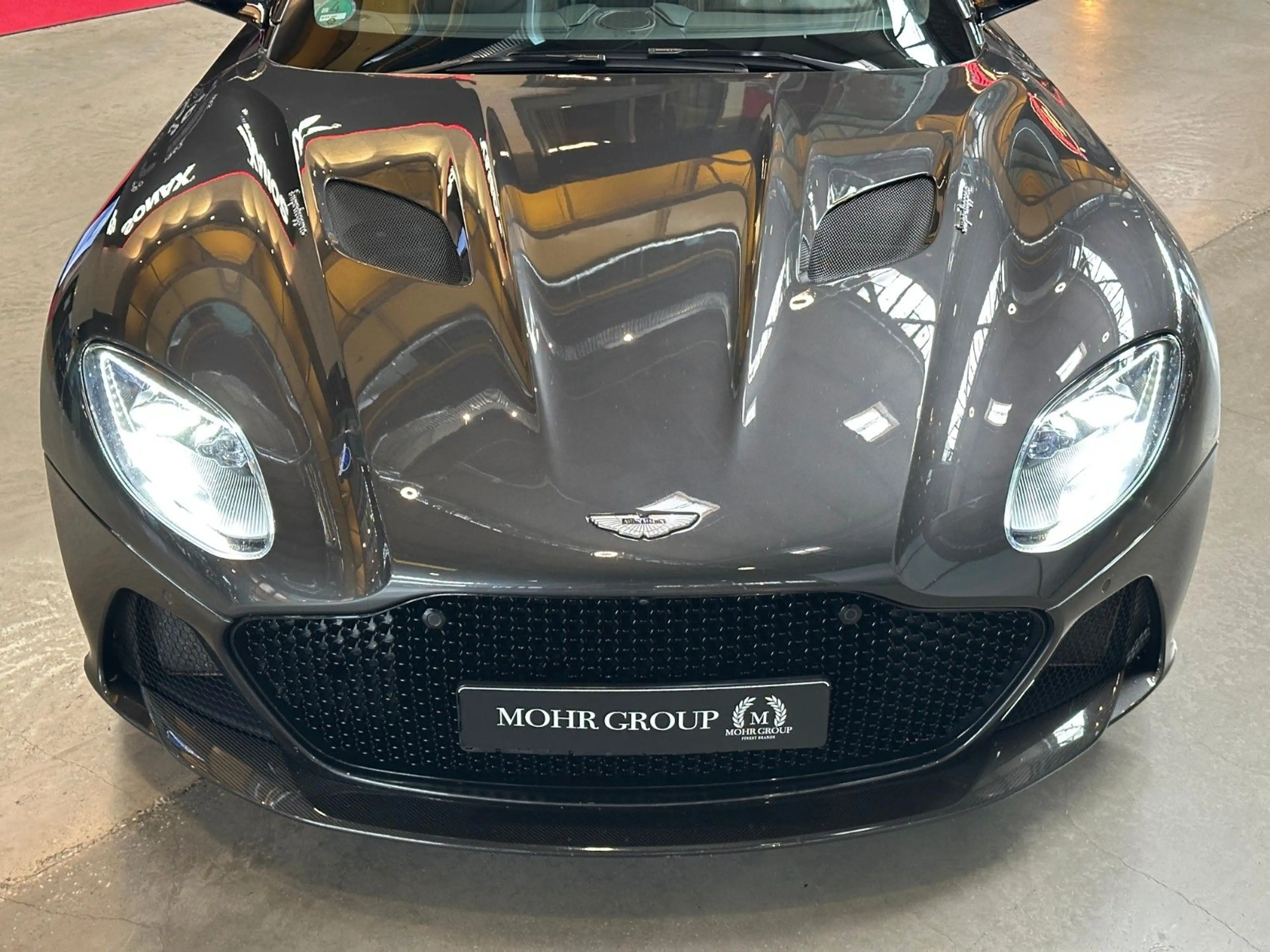 Aston Martin DBS 5.2 V12 Biturbo Superleggera — photo 8