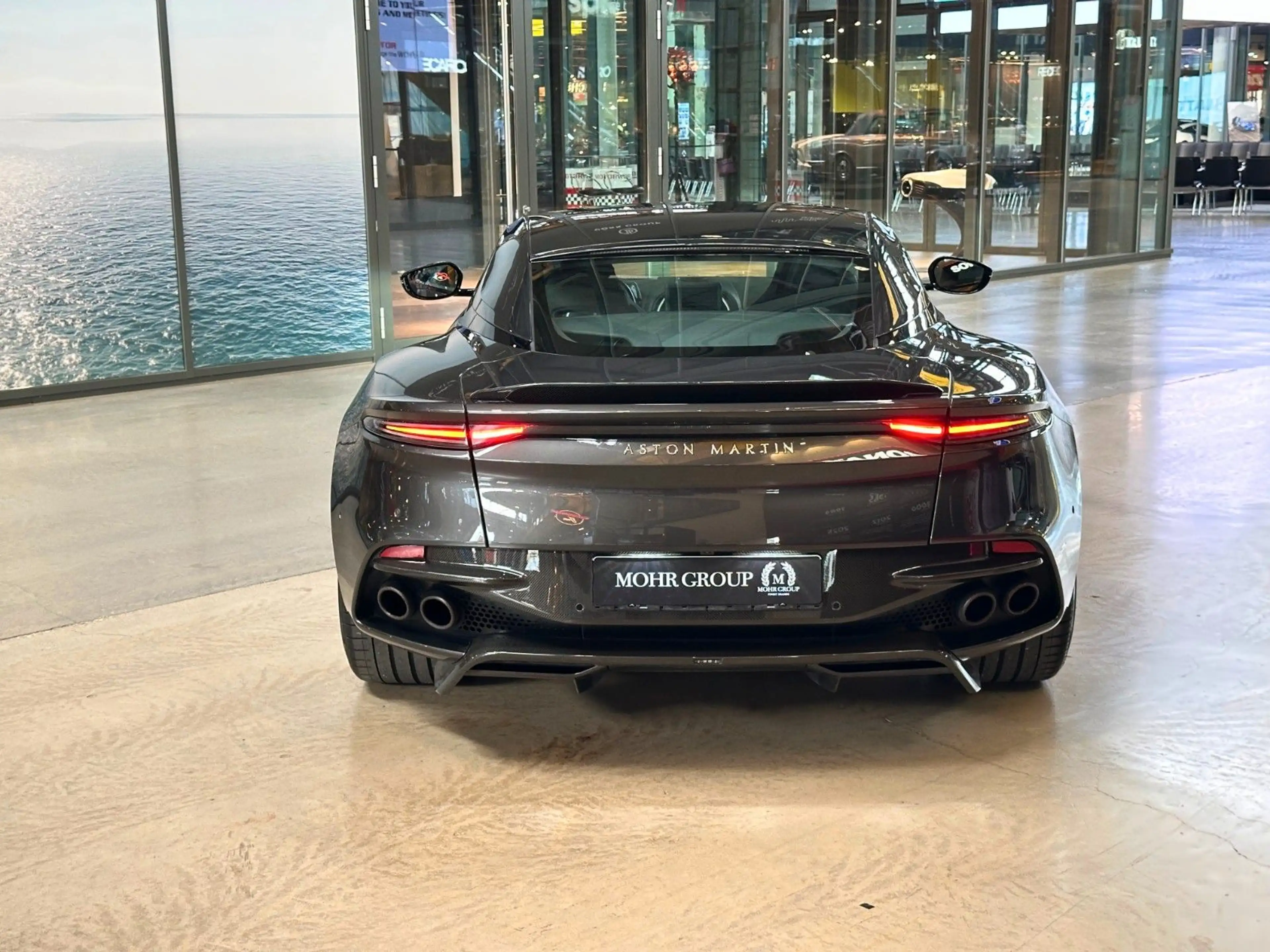 Aston Martin DBS 5.2 V12 Biturbo Superleggera — photo 6