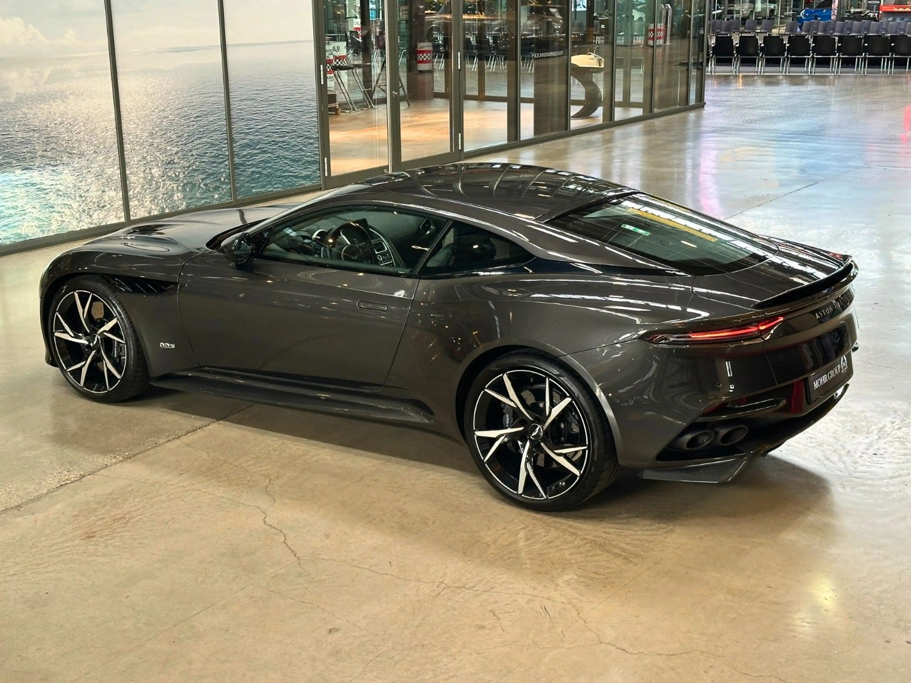 Aston Martin DBS 5.2 V12 Biturbo Superleggera — photo 5