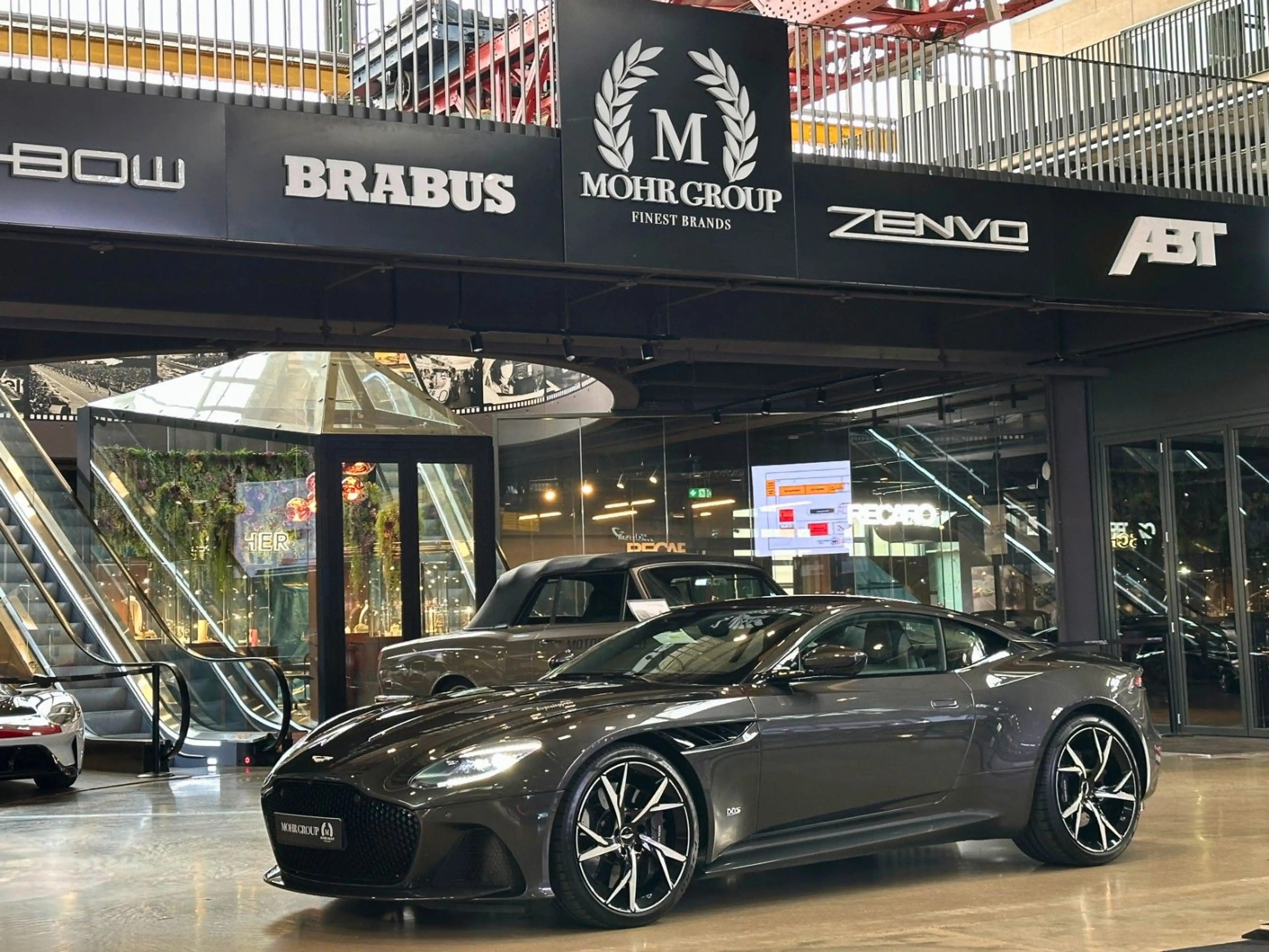 Aston Martin DBS 5.2 V12 Biturbo  Superleggera