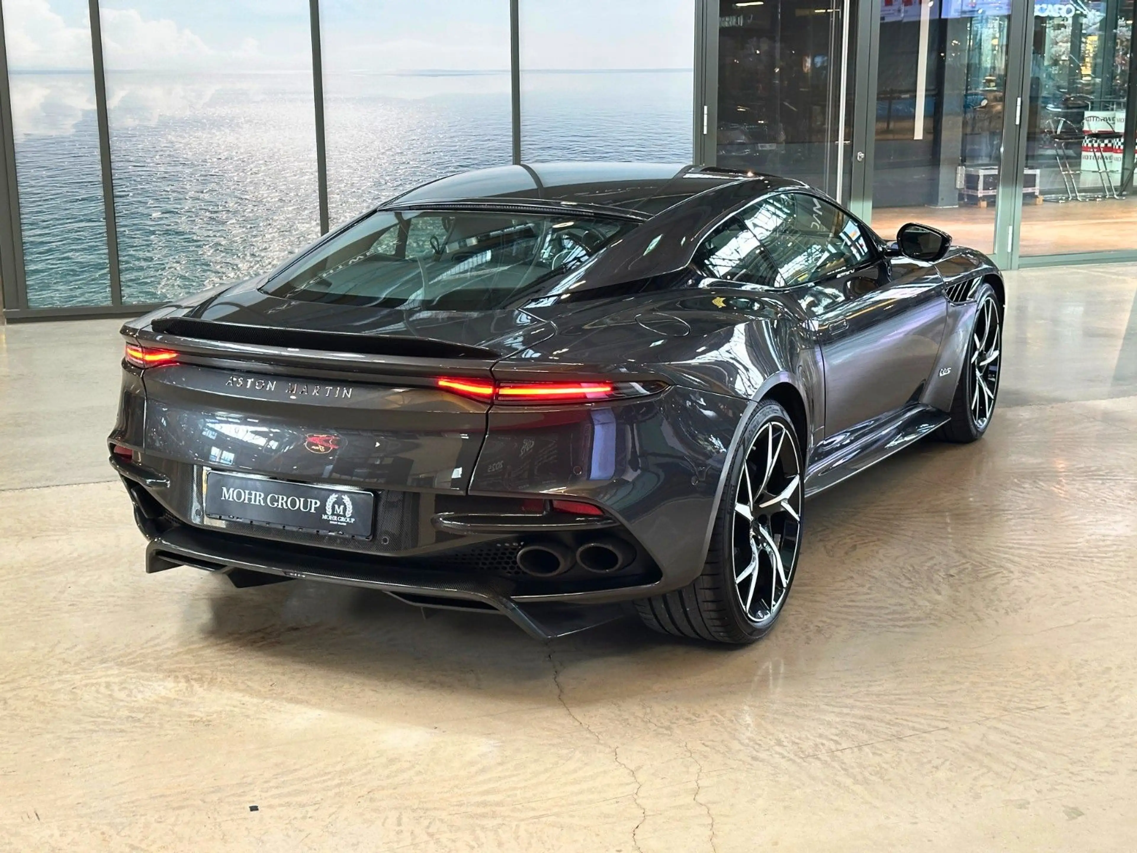 Aston Martin DBS 5.2 V12 Biturbo Superleggera — photo 7