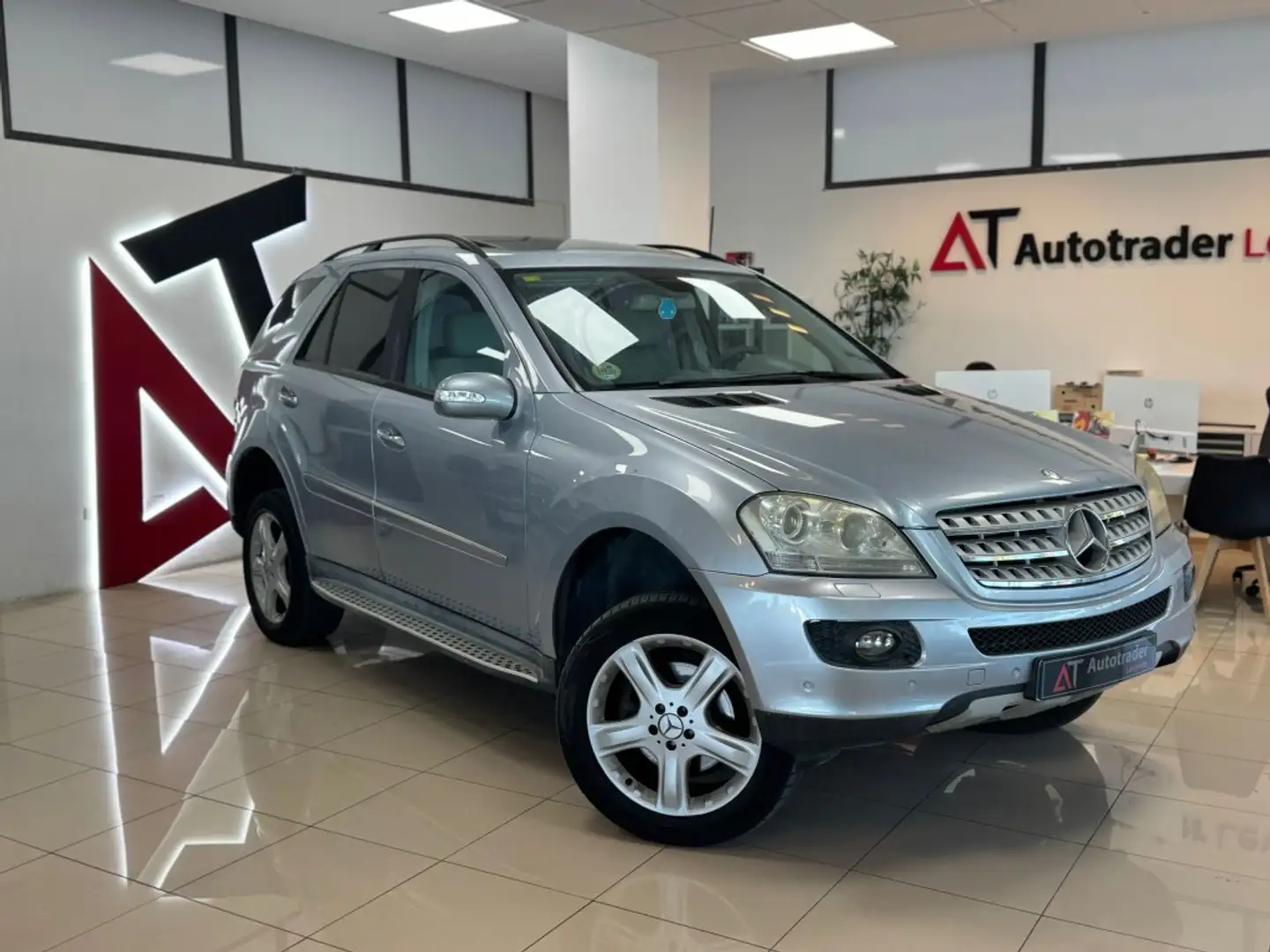Mercedes-Benz ML 320 320CDI Aut. Plateado - 1