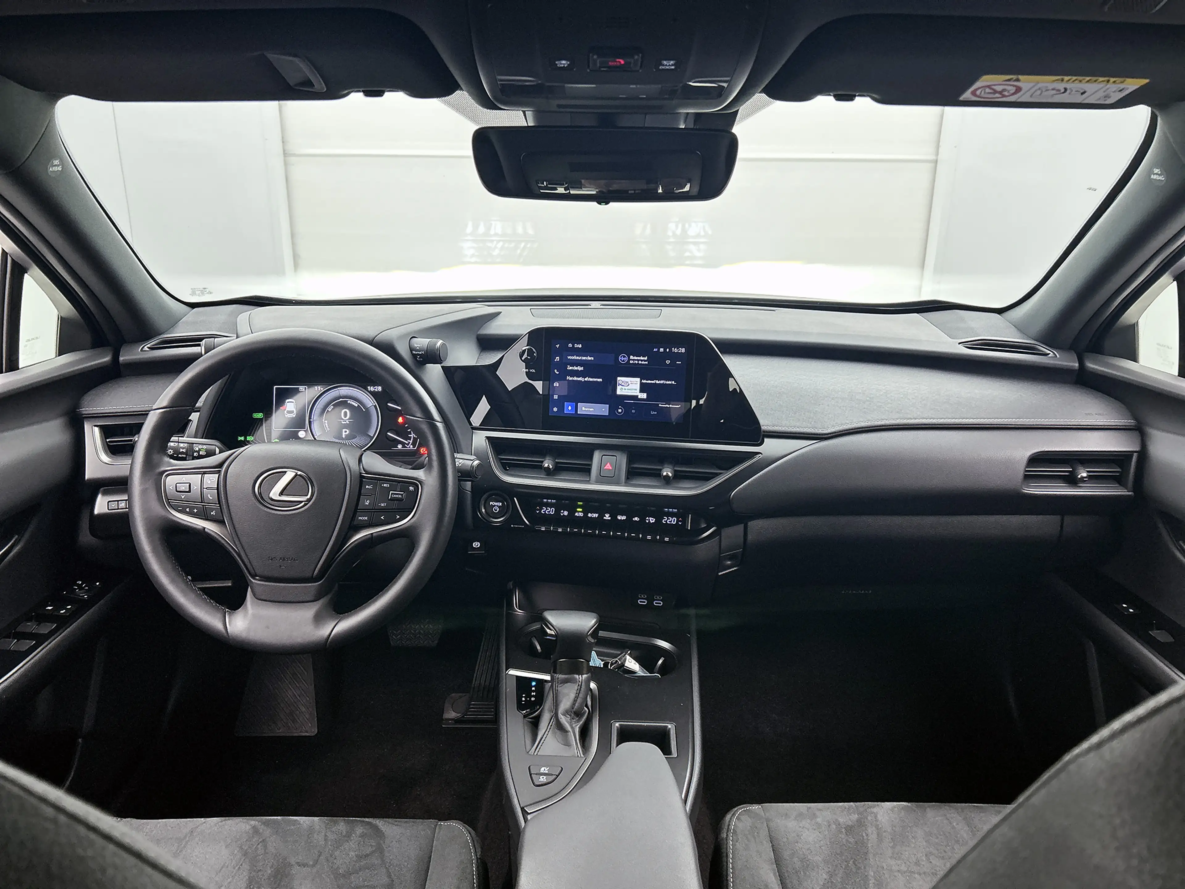 Lexus UX 250h | Dealeronderhouden | Lexus-paasweekend — photo 4