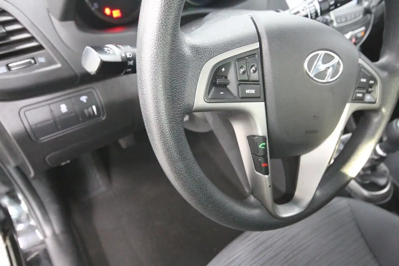 Hyundai ACCENT снимка Hyundai ACCENT