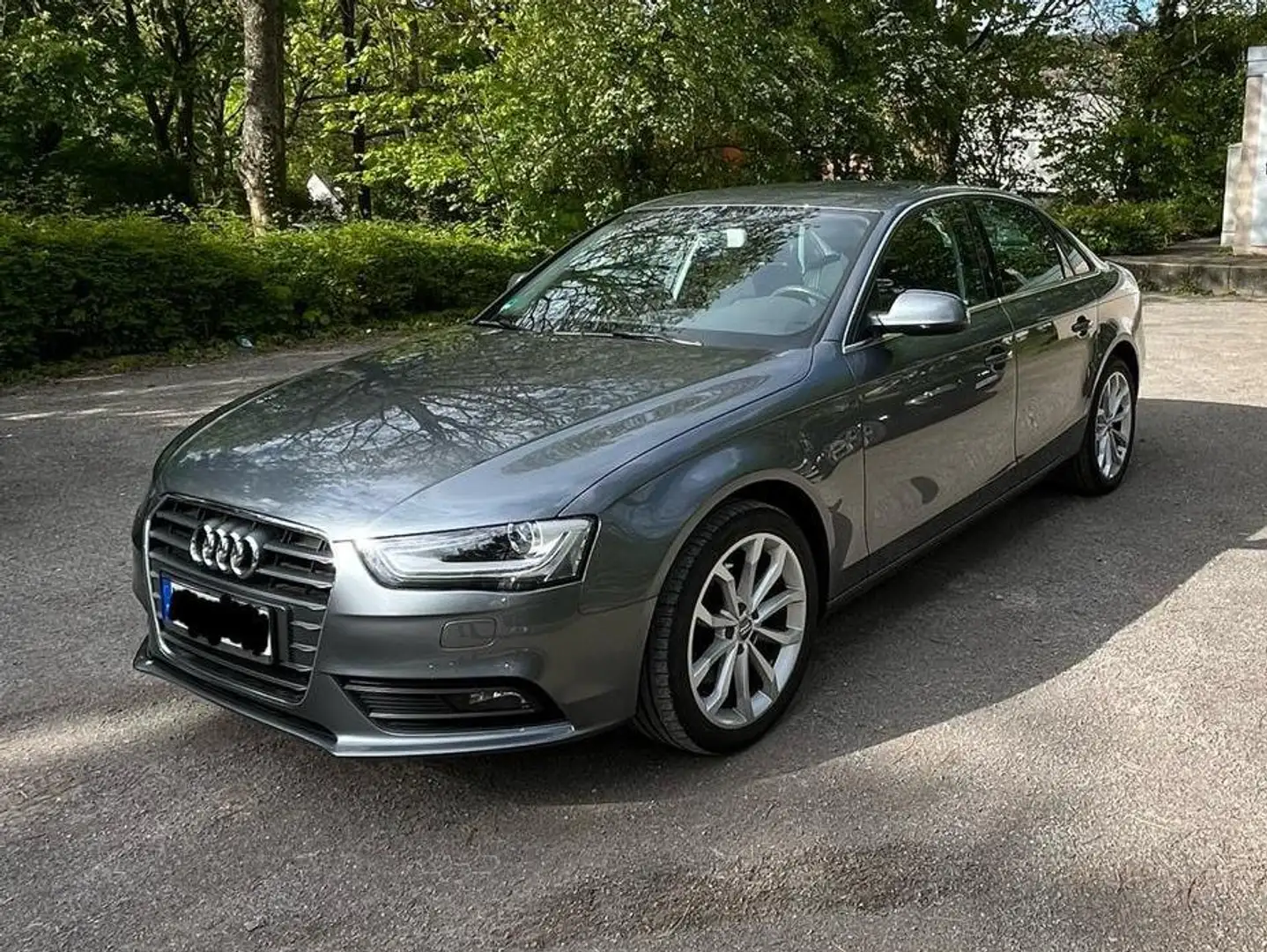 Audi A4 A4 2.0 TFSI flexible fuel Ambition Bi-Xenon Grau - 1