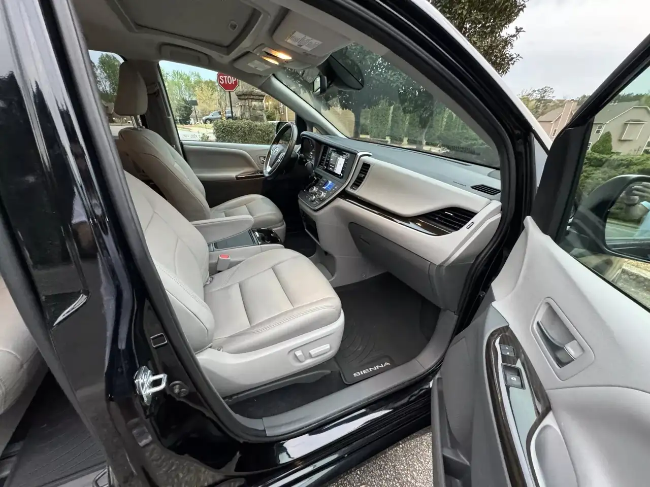 Toyota Sienna снимка Toyota Sienna
