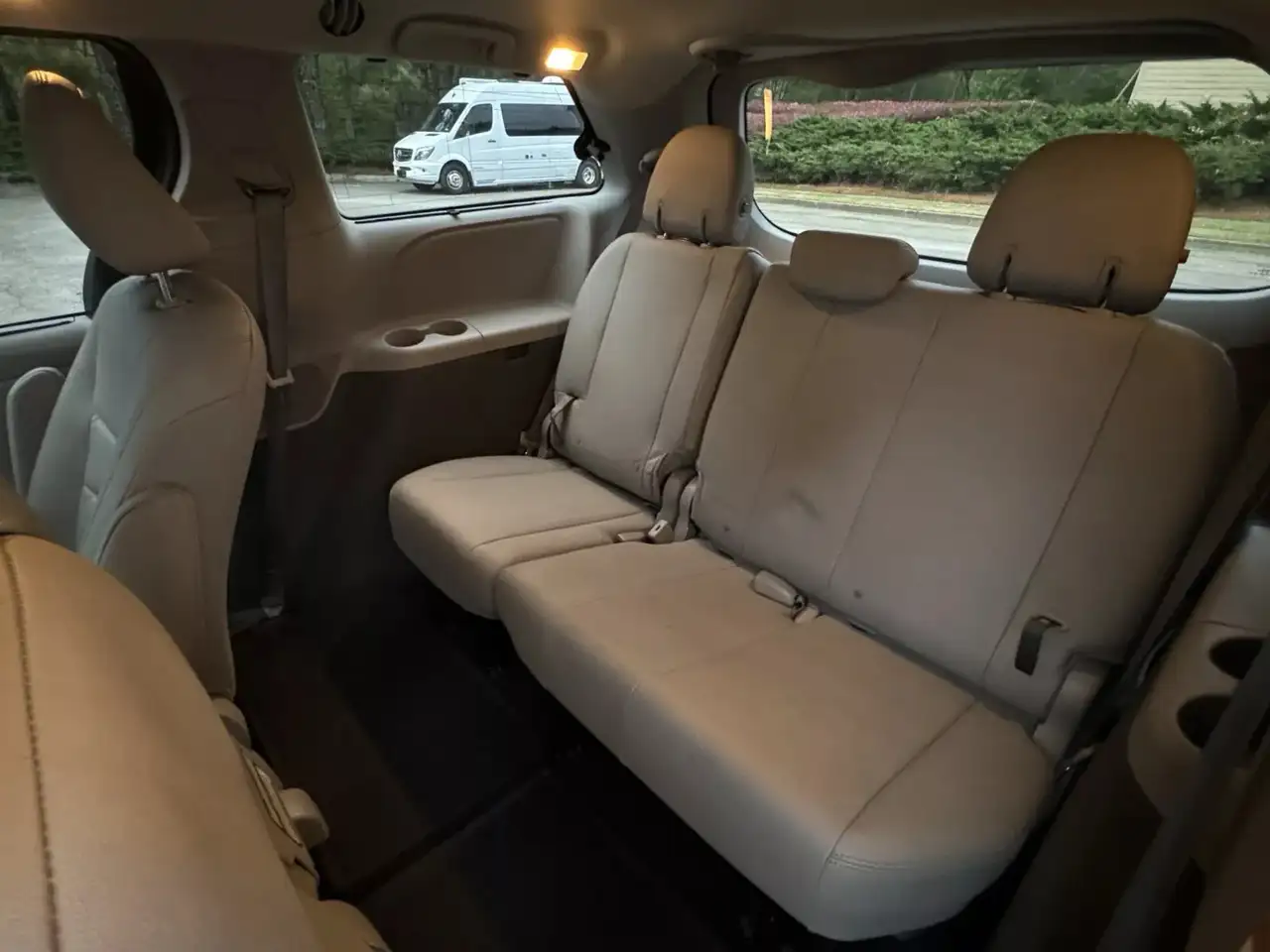 Toyota Sienna снимка Toyota Sienna