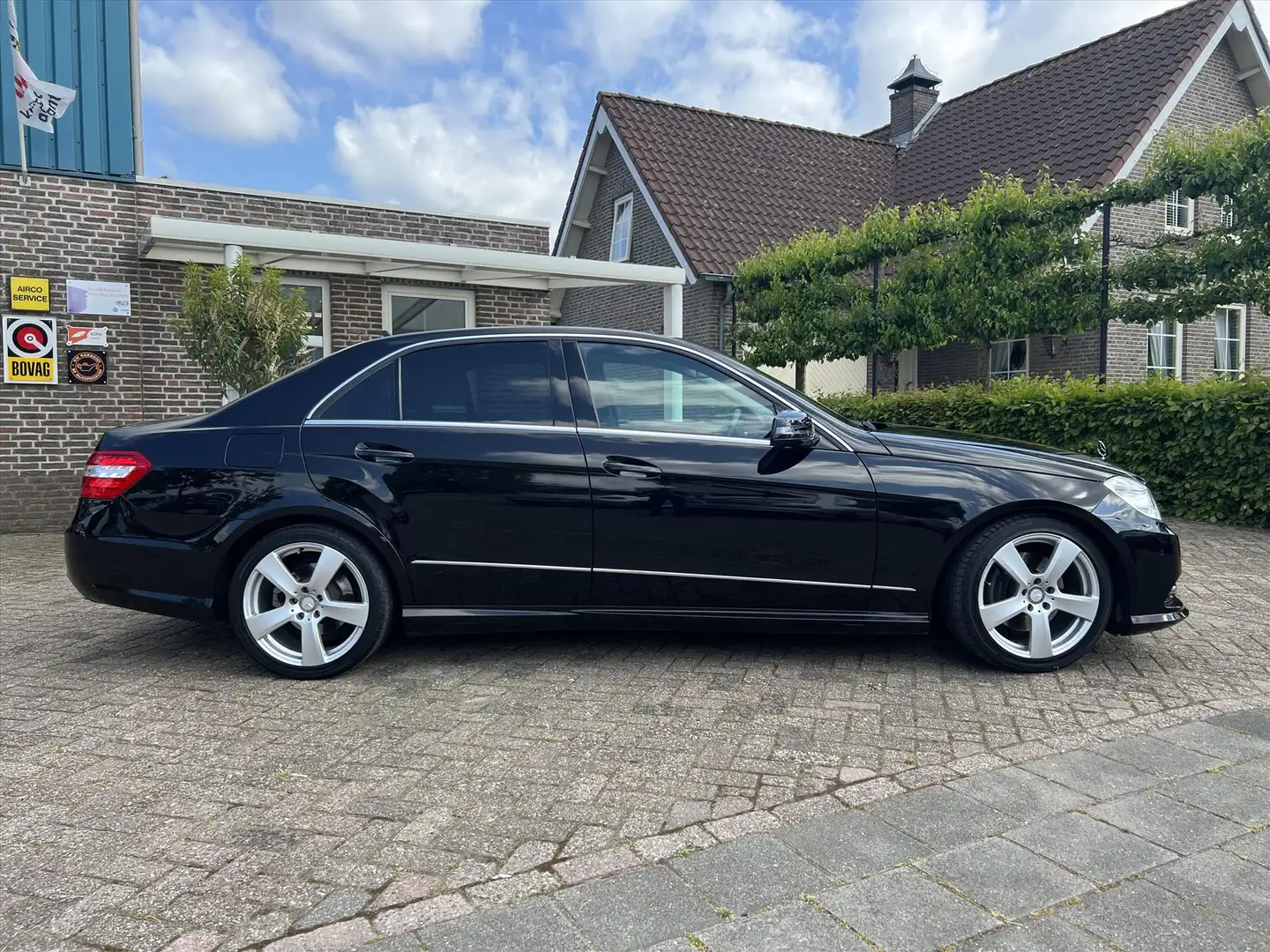Mercedes-Benz E 200 E200 CGI BE Aut7, AMG, Schuifdak, TOP-staat Zwart - 2