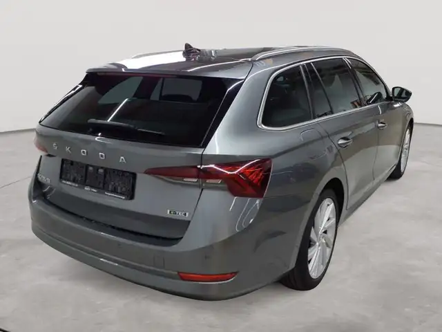 Skoda Octavia view 4