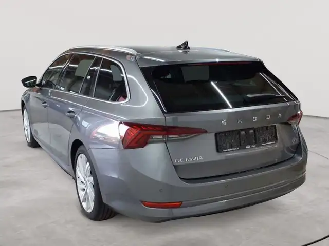 Skoda Octavia view 5