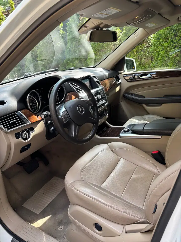 Mercedes-Benz M-Class снимка Mercedes-Benz M-Class