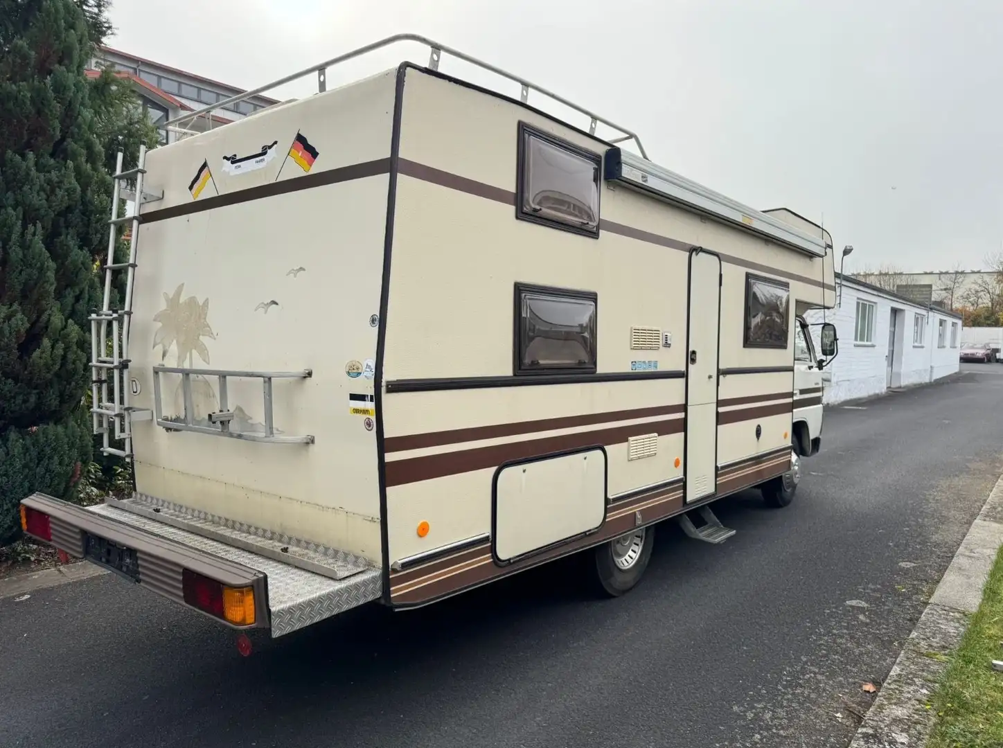 Mitsubishi Canter Mitsubishi Canter / Wohnmobil Bürstner / 7 Schlafplätze - 2