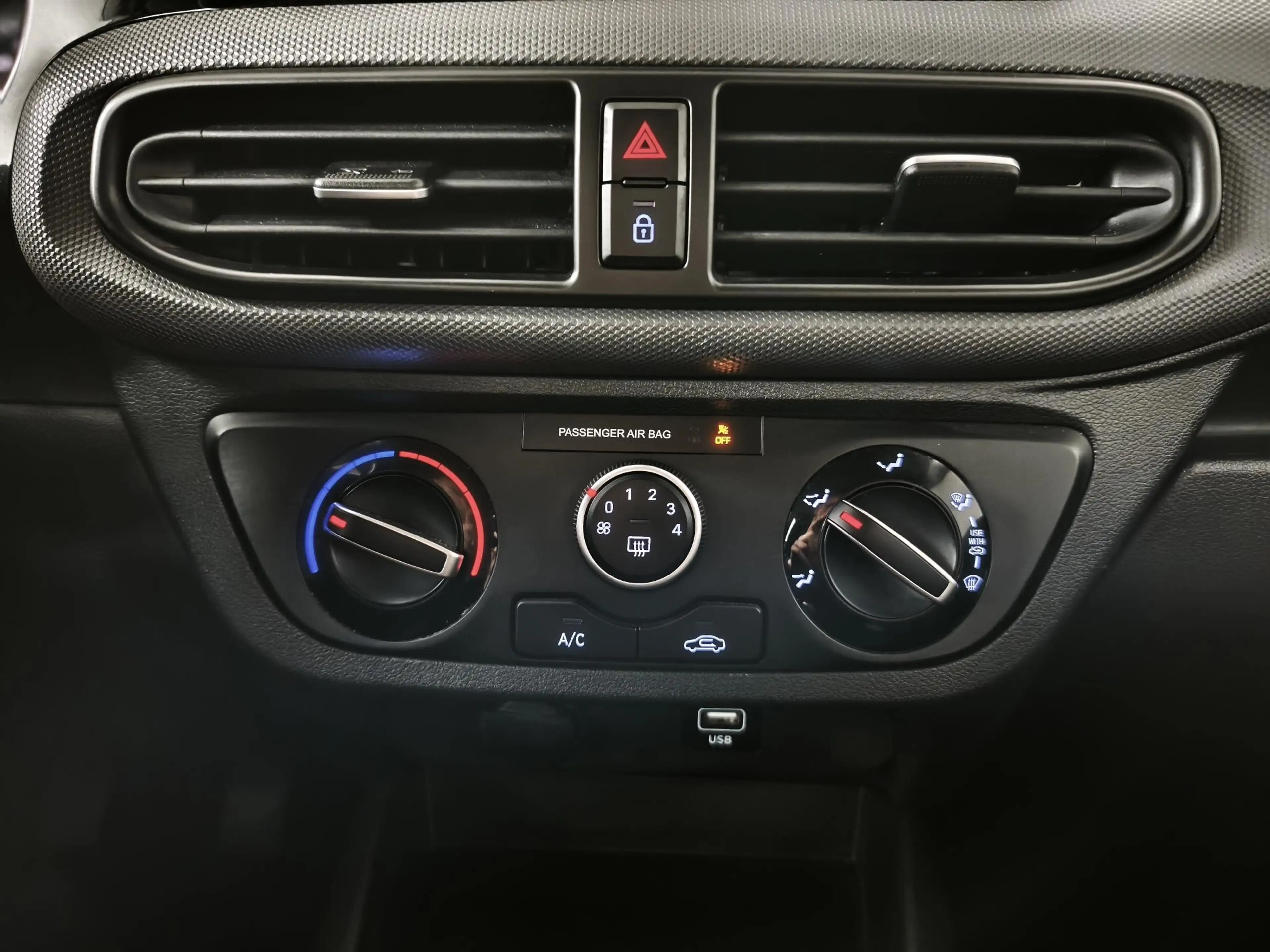 Hyundai i10 1.0 Comfort | Apple CarPlay / Android Auto | Airco — photo 13