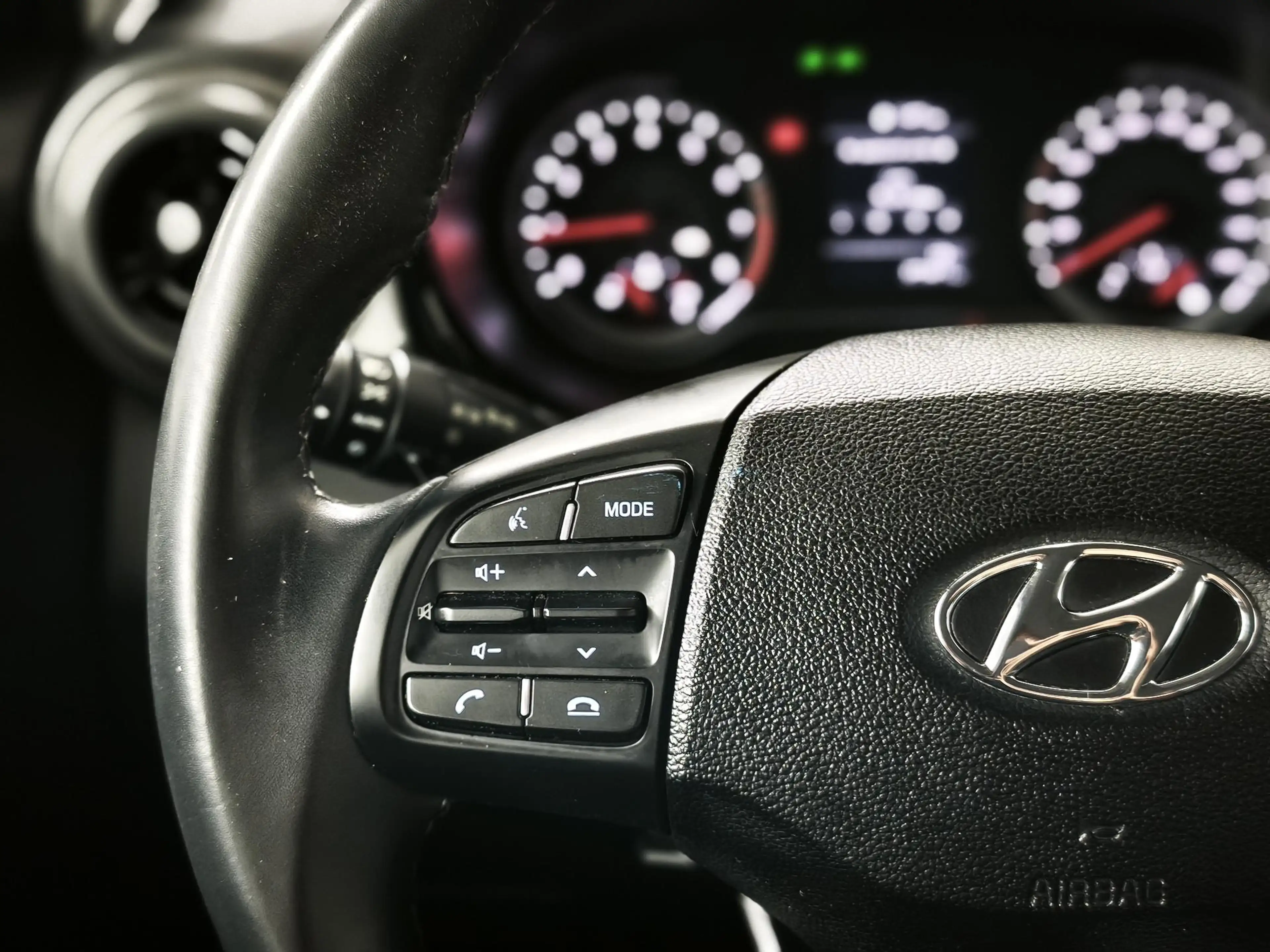 Hyundai i10 1.0 Comfort | Apple CarPlay / Android Auto | Airco — photo 21