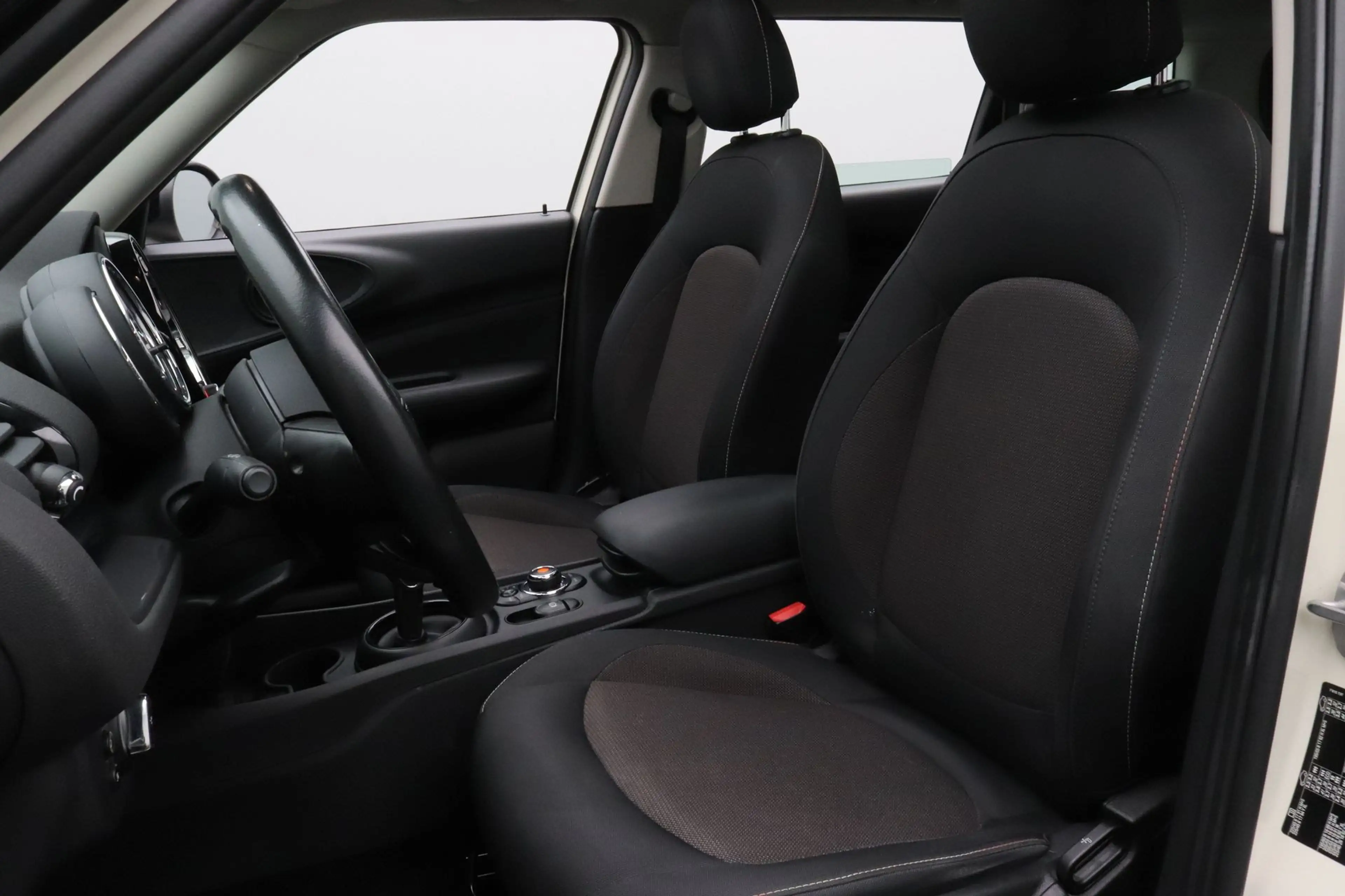 MINI Cooper Clubman 1.5 Business Edition — photo 4