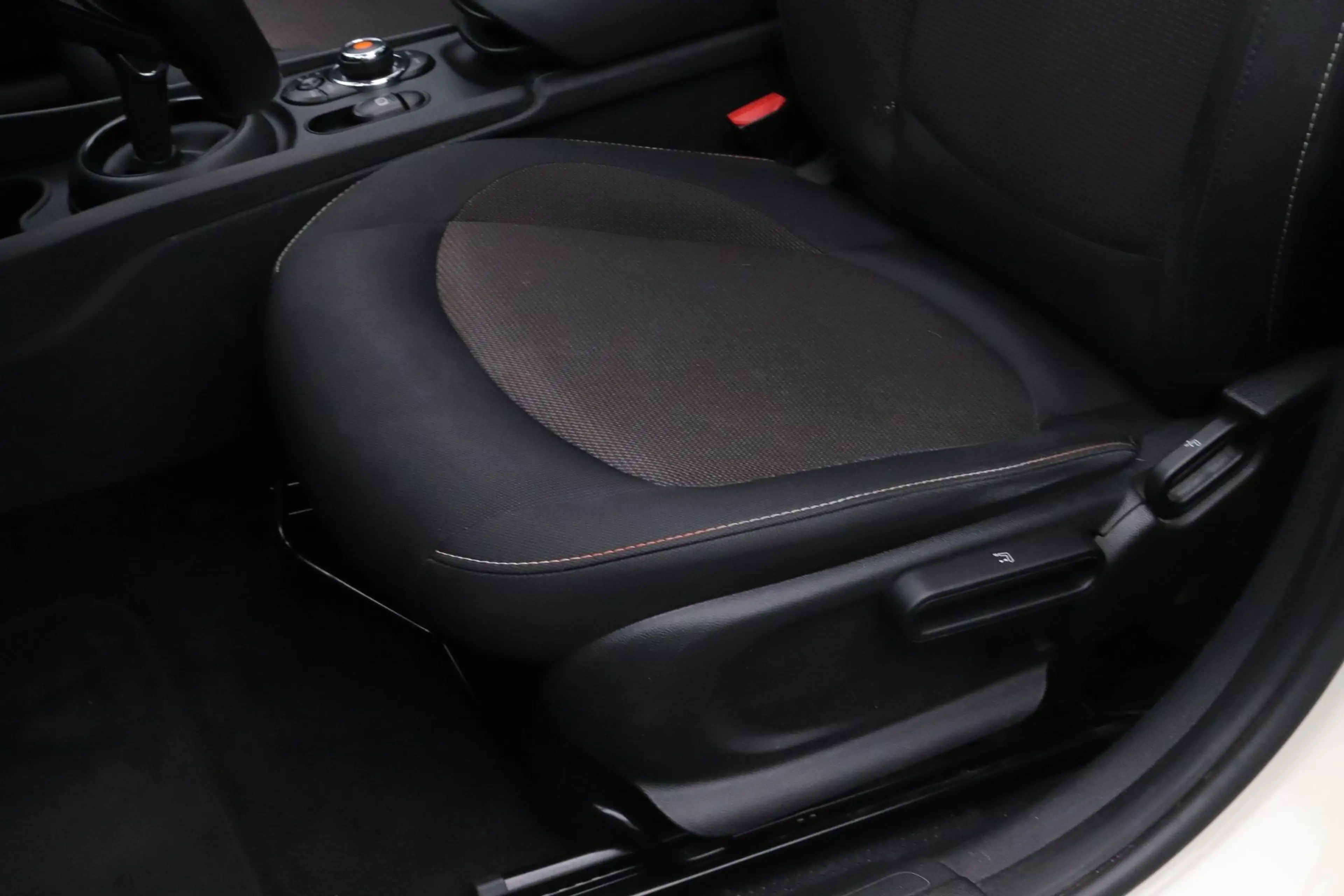 MINI Cooper Clubman 1.5 Business Edition — photo 11