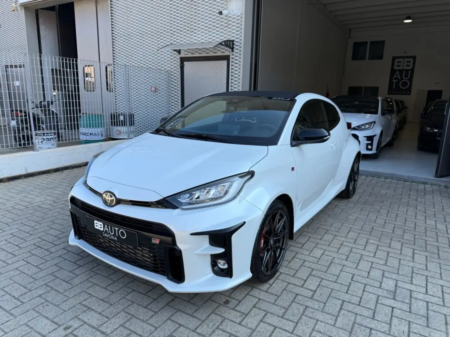 Toyota Yaris 1.6 Turbo GR Yaris Circuit MILLTEK CERCHI FORGIATI Bianco - 2