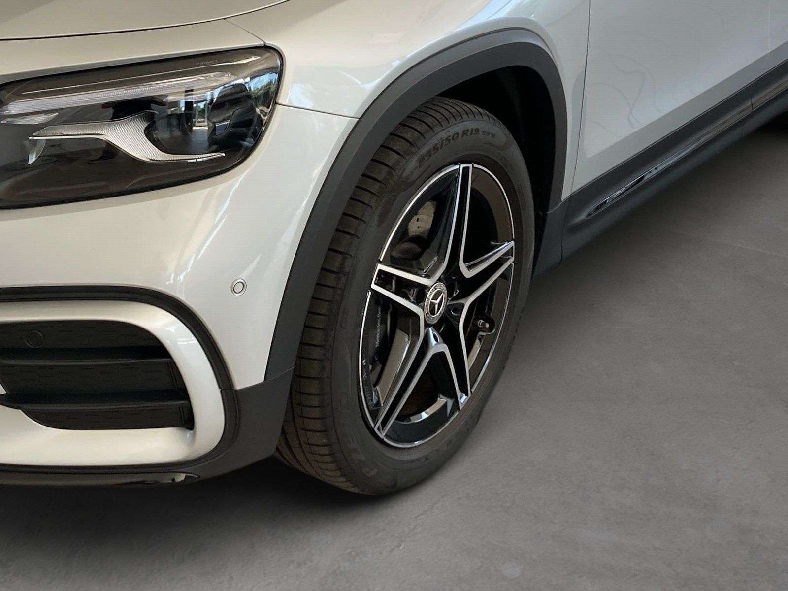 Mercedes-Benz GLB 220