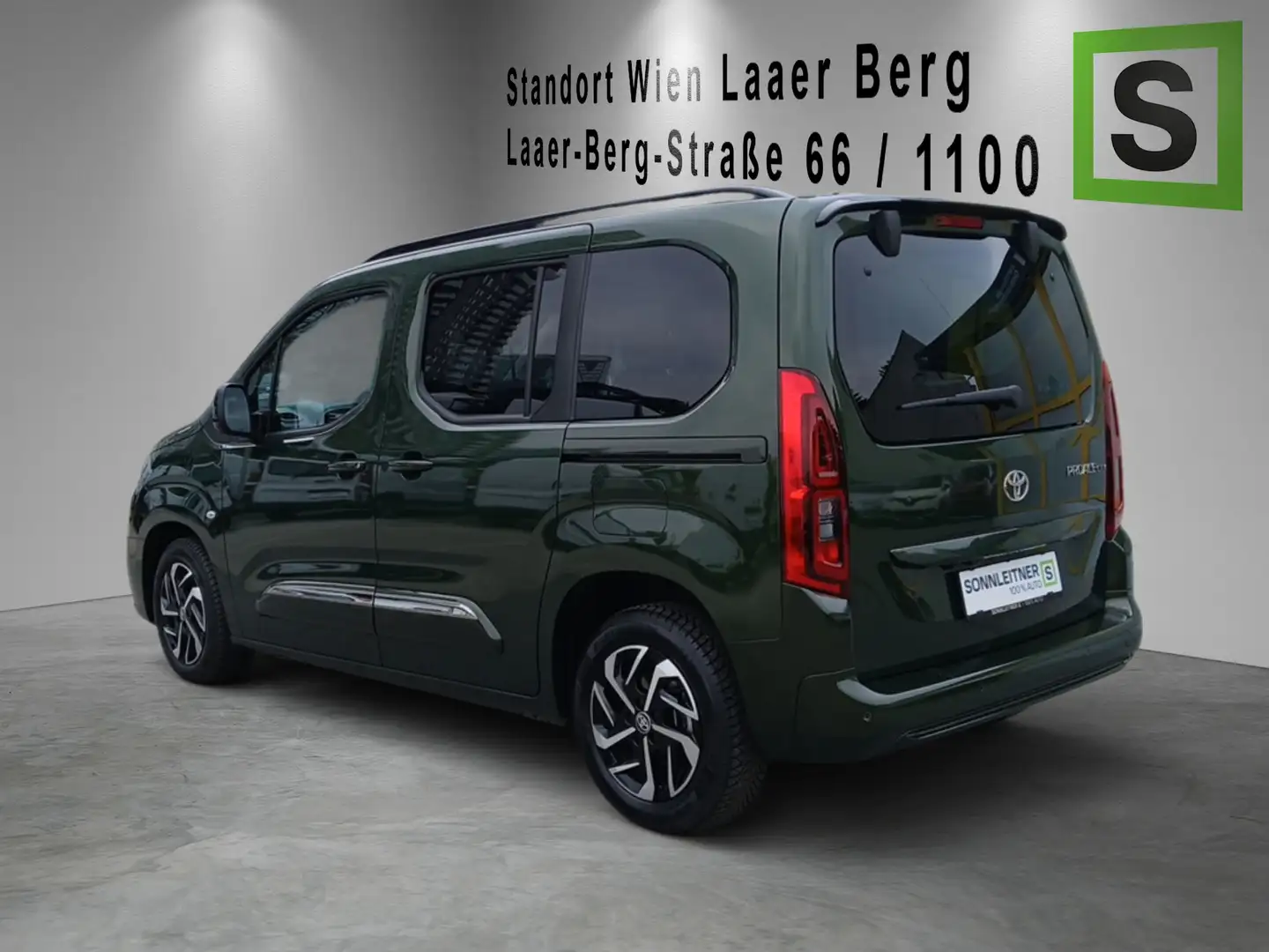Toyota Proace PROACE City Verso Family 1,5 D-4D Grün - 2