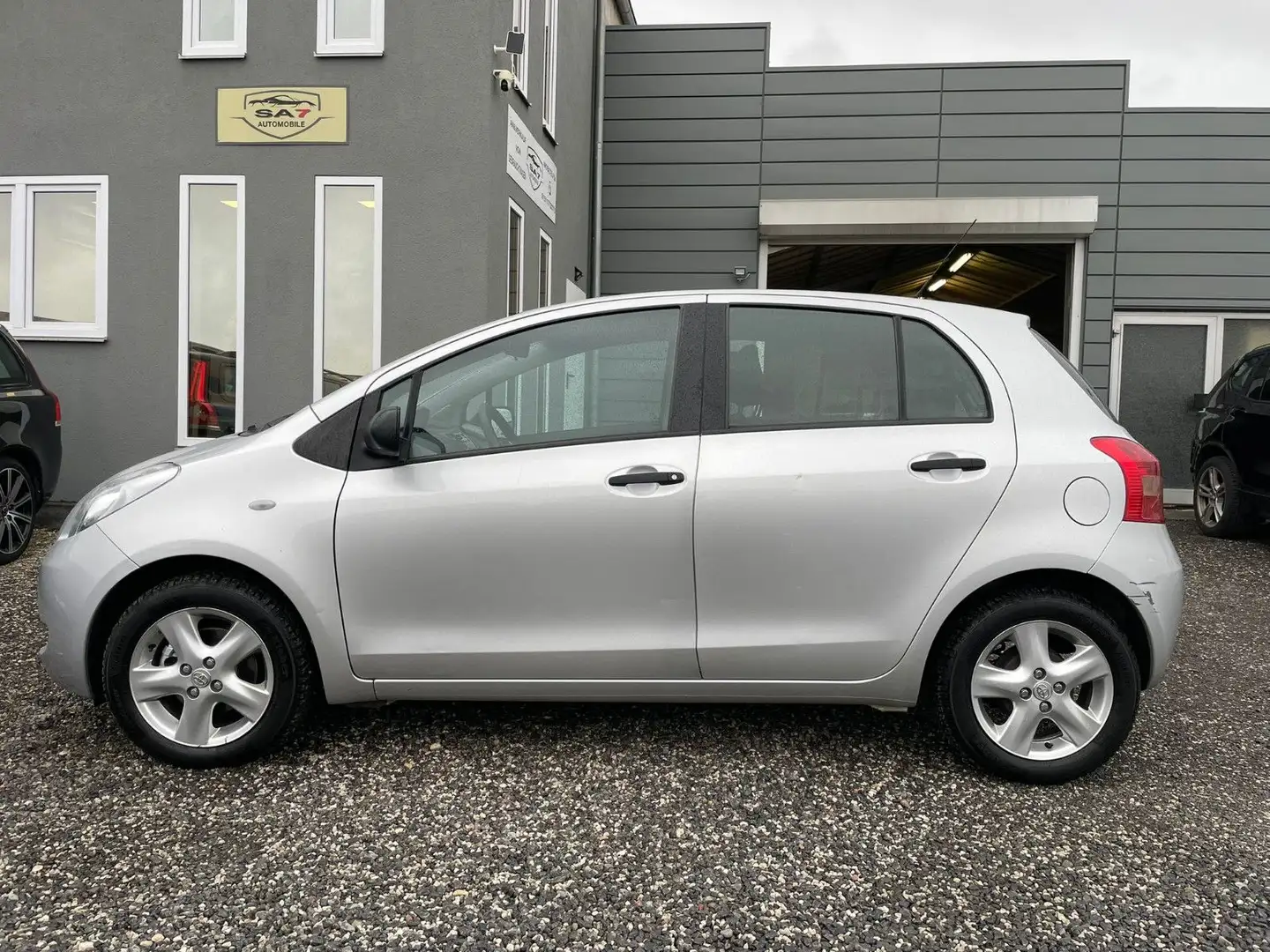 Toyota Yaris Sol 1.4*TüvNeu*1.Hand*Klima*87Ps Grau - 1
