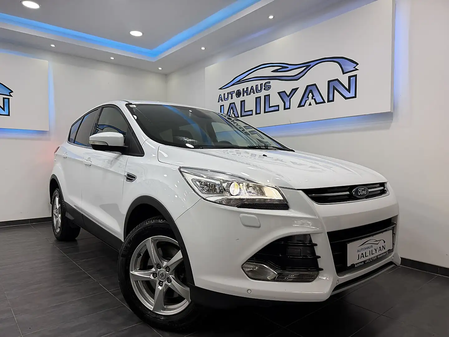 Ford Kuga 2,0 TDCi Titanium 4x4 Aut.NAVI,AHK,PDC,TEMPOMAT Weiß - 1