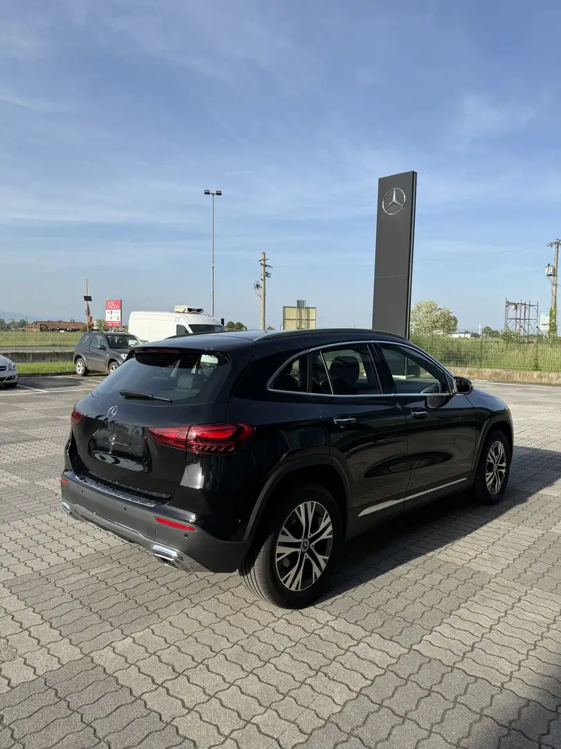 Mercedes-Benz GLA 180 Progressive Advanced Plus auto Negro - 2