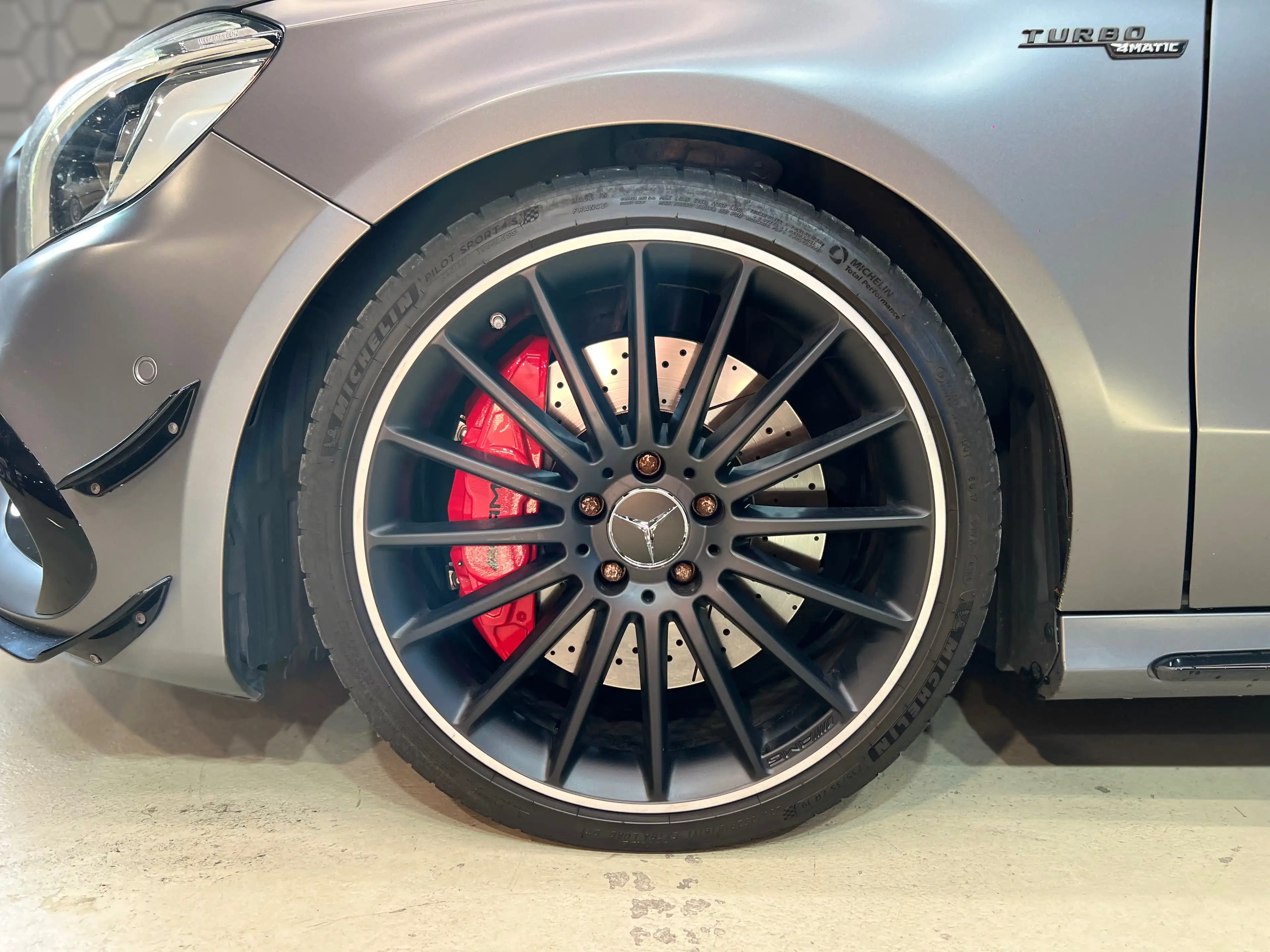 Mercedes-Benz A 45 AMG 4Matic*PDC*NAVI*AMBIENTE*VOLLEDER*SITZHEIZUNG*LED* — photo 6