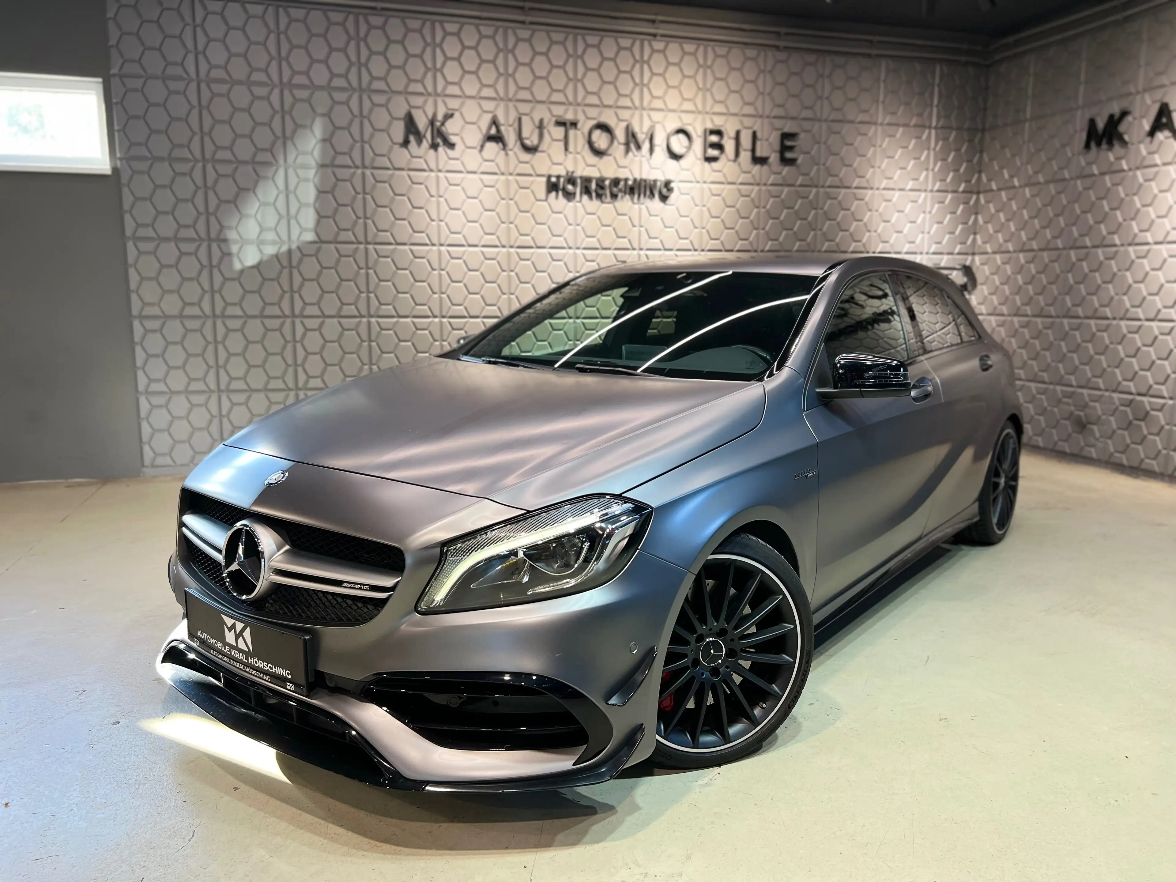 Mercedes-Benz A 45 AMG 4Matic*PDC*NAVI*AMBIENTE*VOLLEDER*SITZHEIZUNG*LED*