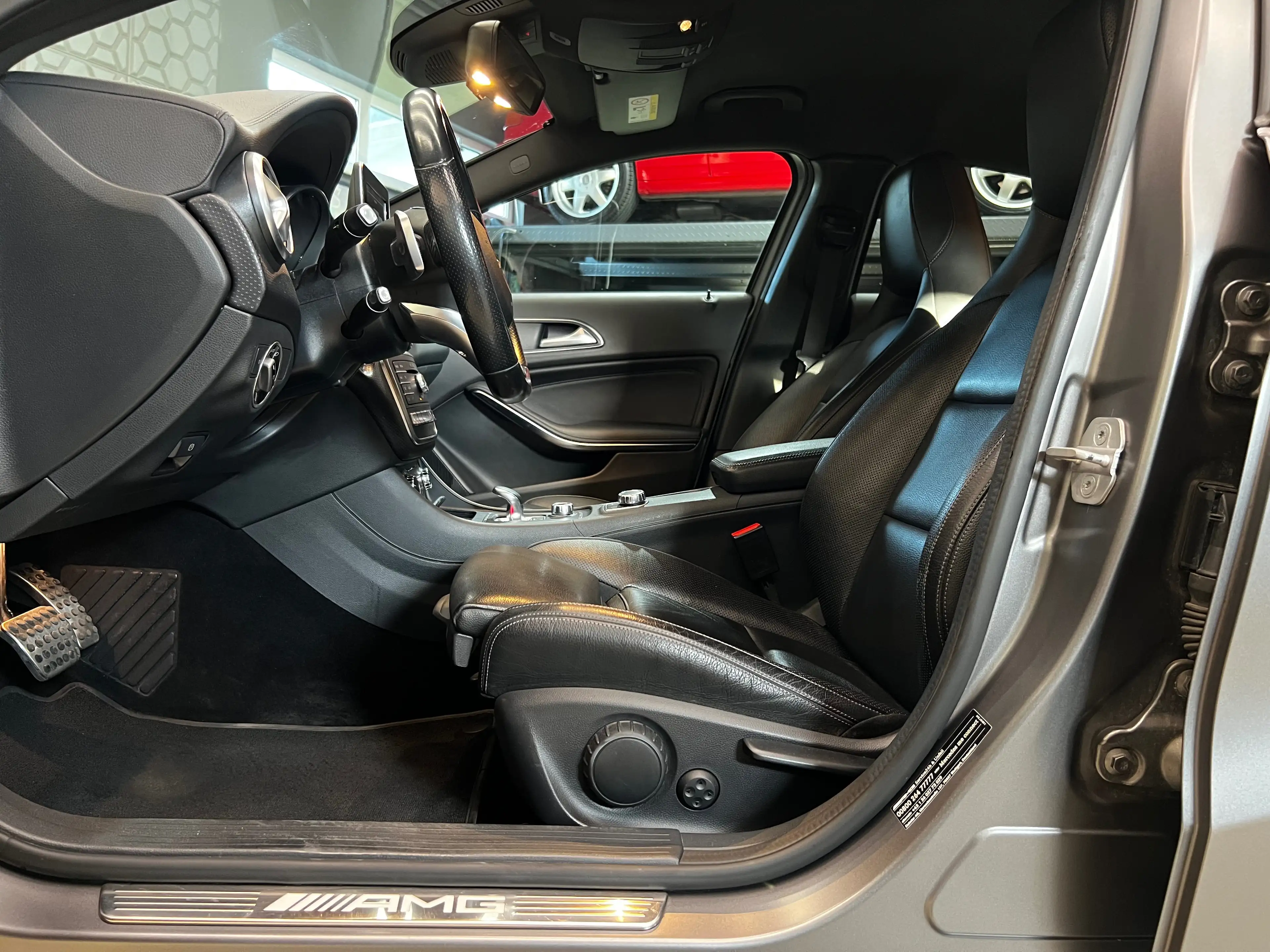 Mercedes-Benz A 45 AMG 4Matic*PDC*NAVI*AMBIENTE*VOLLEDER*SITZHEIZUNG*LED* — photo 15