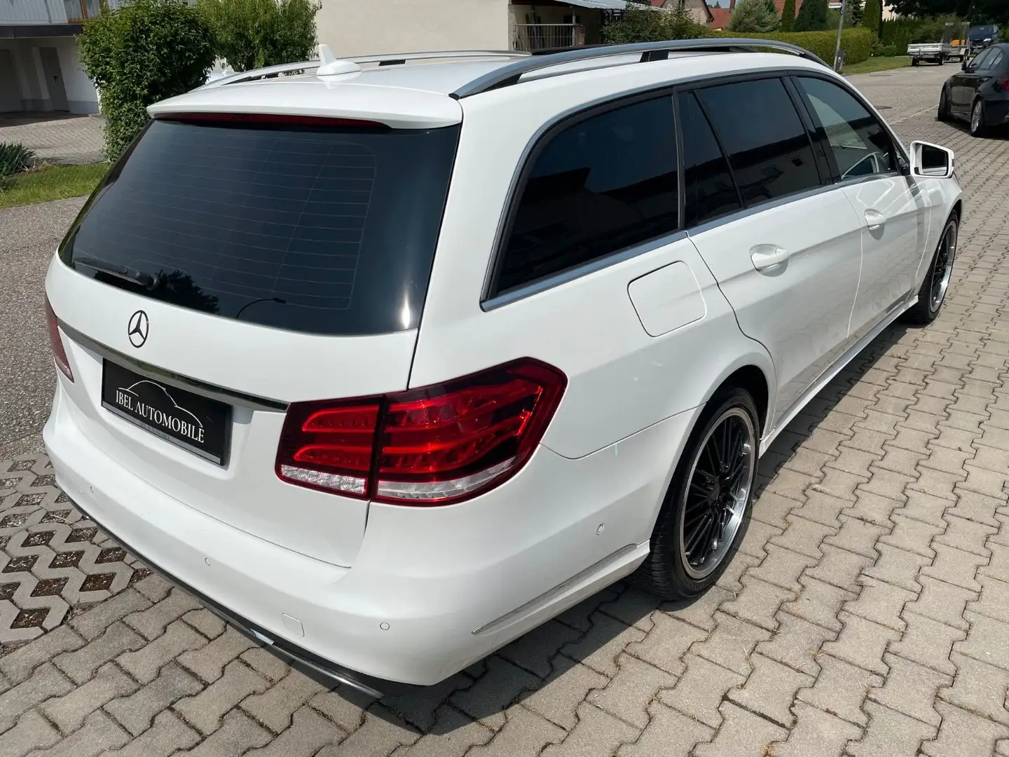 Mercedes-Benz E 250 d T 4Matic Aut Avantgarde LED Navi eGSD ILS Weiß - 2