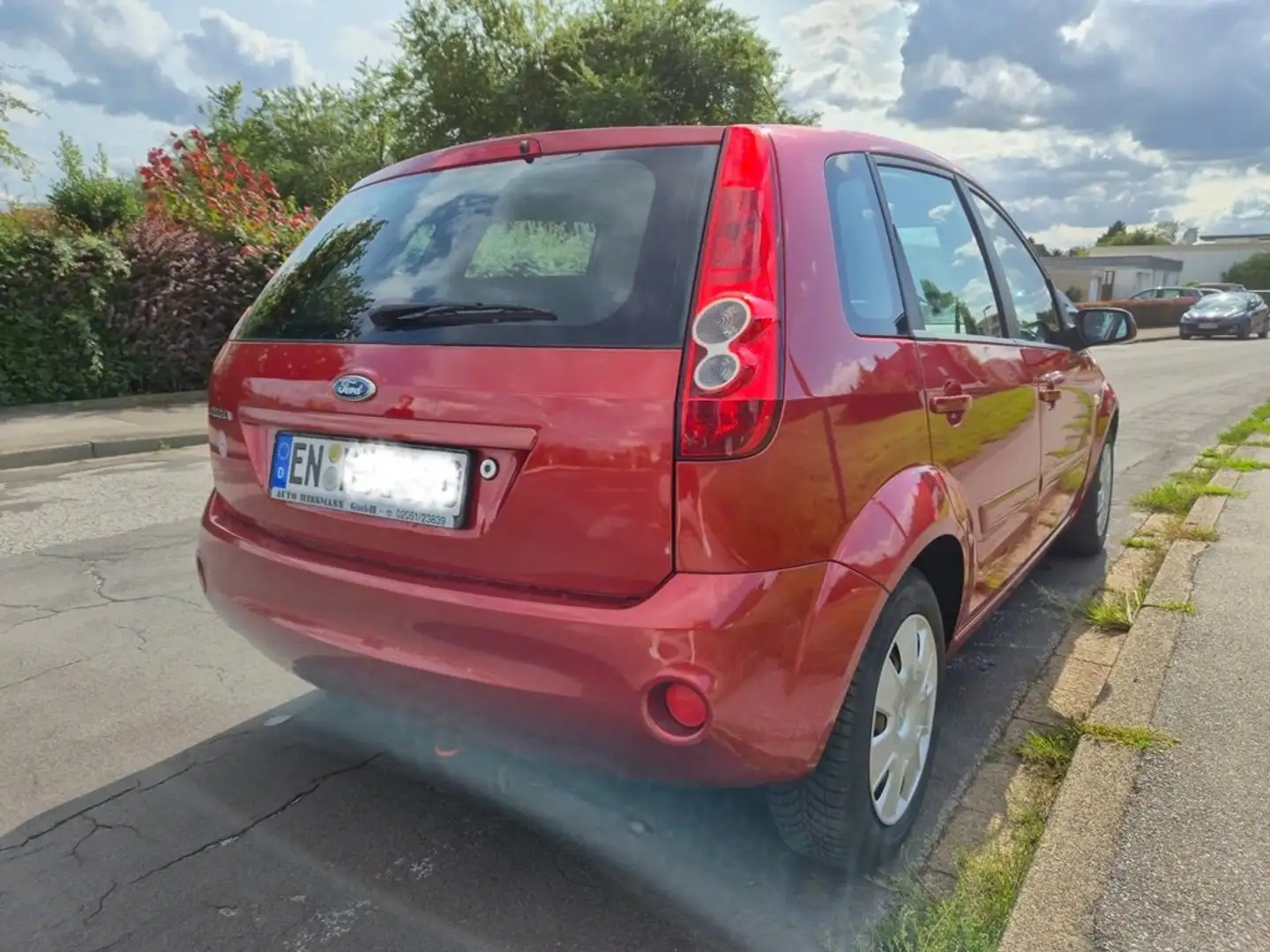 Ford Fiesta Fiesta 1,3 TüV Neu, Klima, Allwetter usw. Orange - 2