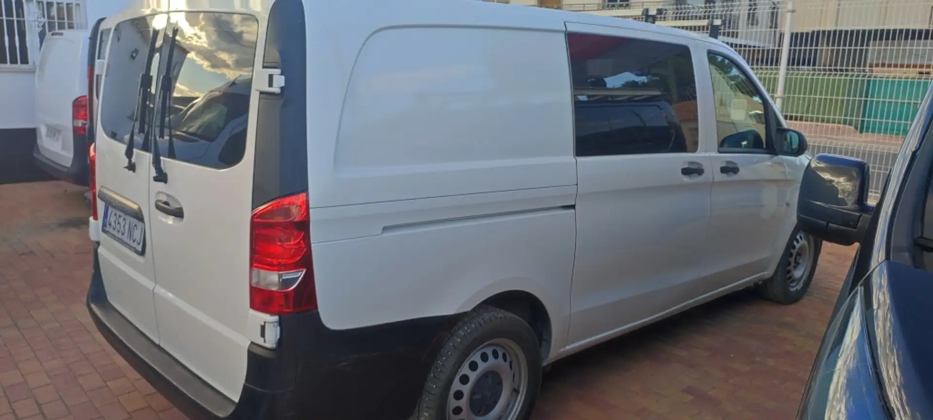 Mercedes-Benz Vito Mixto 114CDI Extralarga Blanco - 1