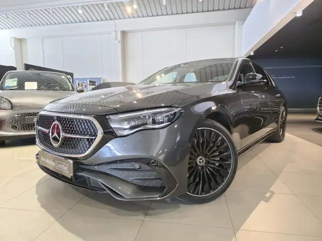 Mercedes-Benz E-Class view 6