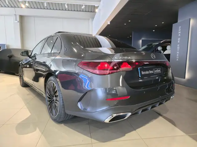 Mercedes-Benz E-Class view 9