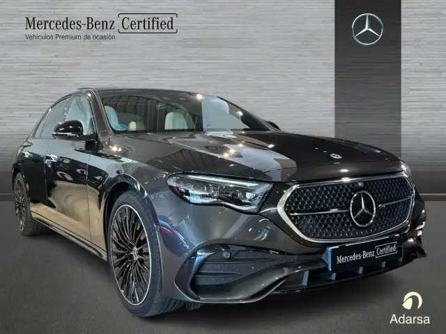Mercedes-Benz E-Class view 3