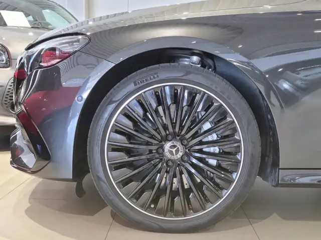 Mercedes-Benz E-Class view 10