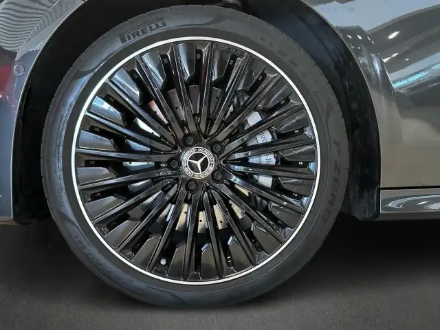 Mercedes-Benz E-Class view 5