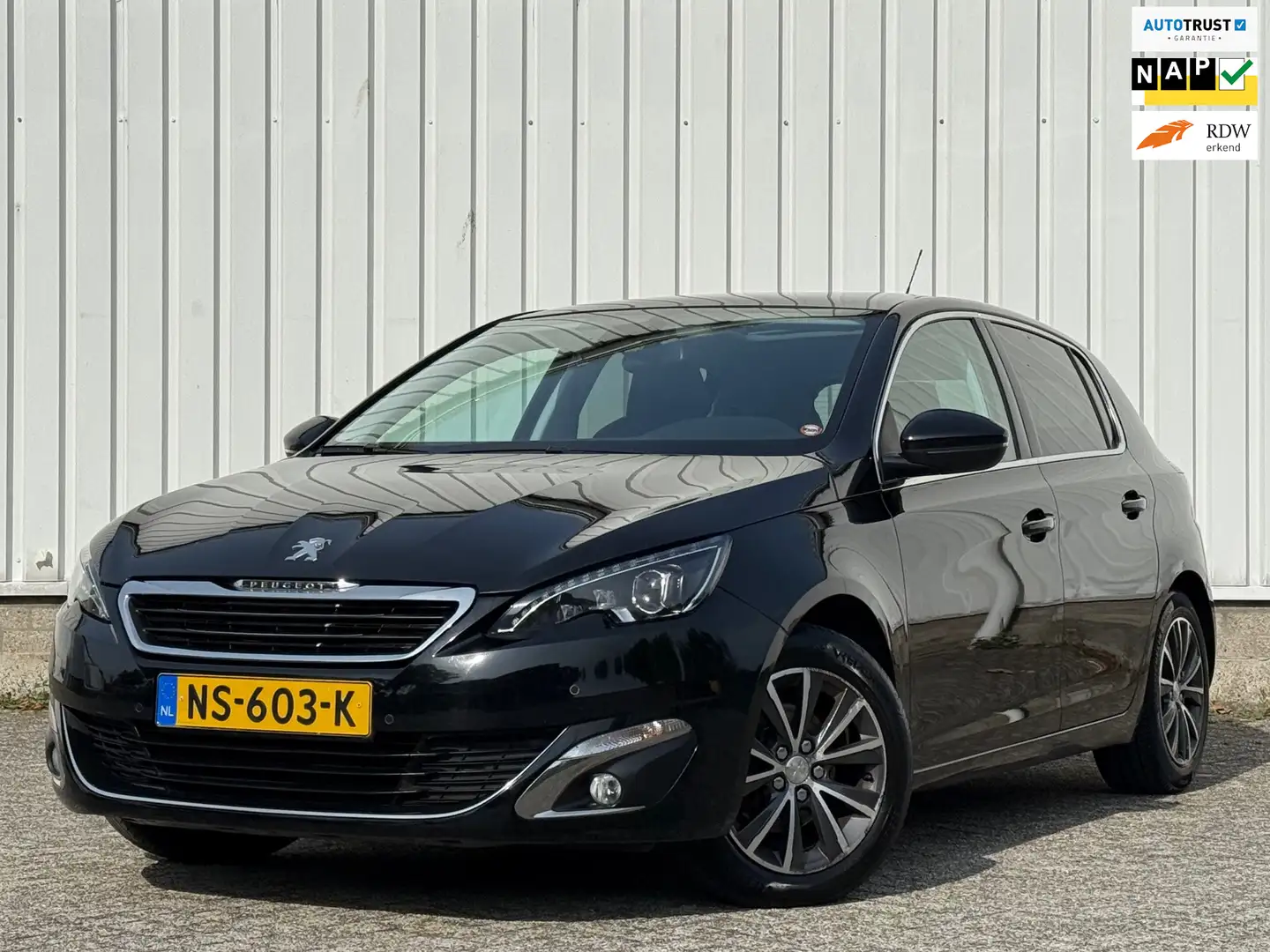 Peugeot 308 1.2 PureTech Allure D-RiemVV,Trekhaak,Climate,Crui Zwart - 1