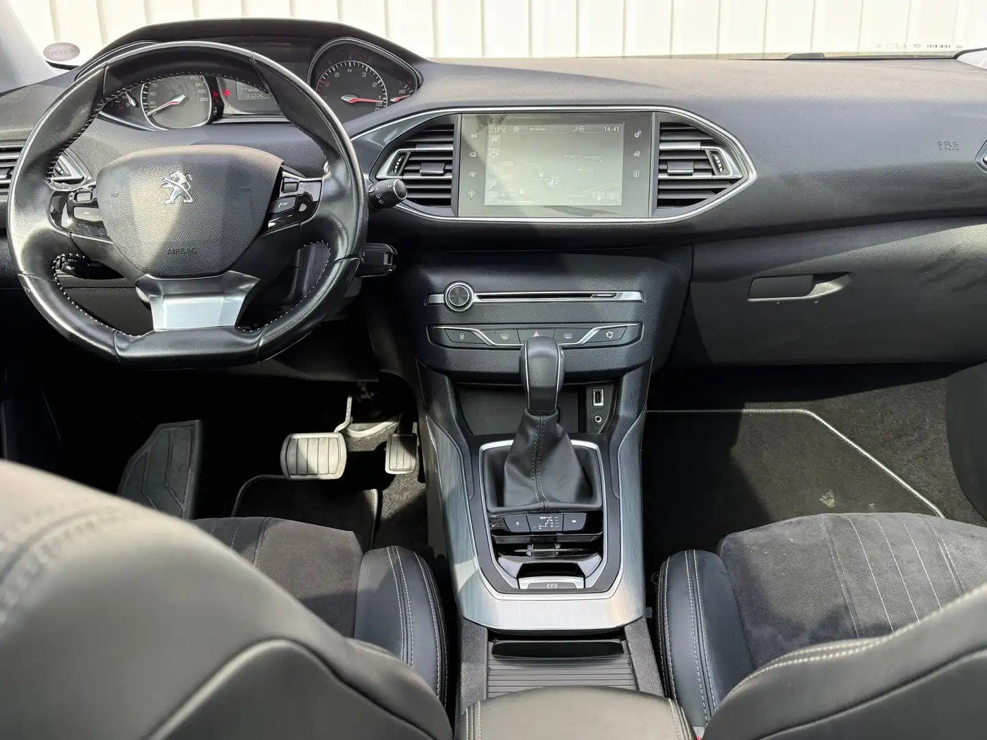 Peugeot 308 1.2 PureTech Allure D-RiemVV,Trekhaak,Climate,Crui Zwart - 2