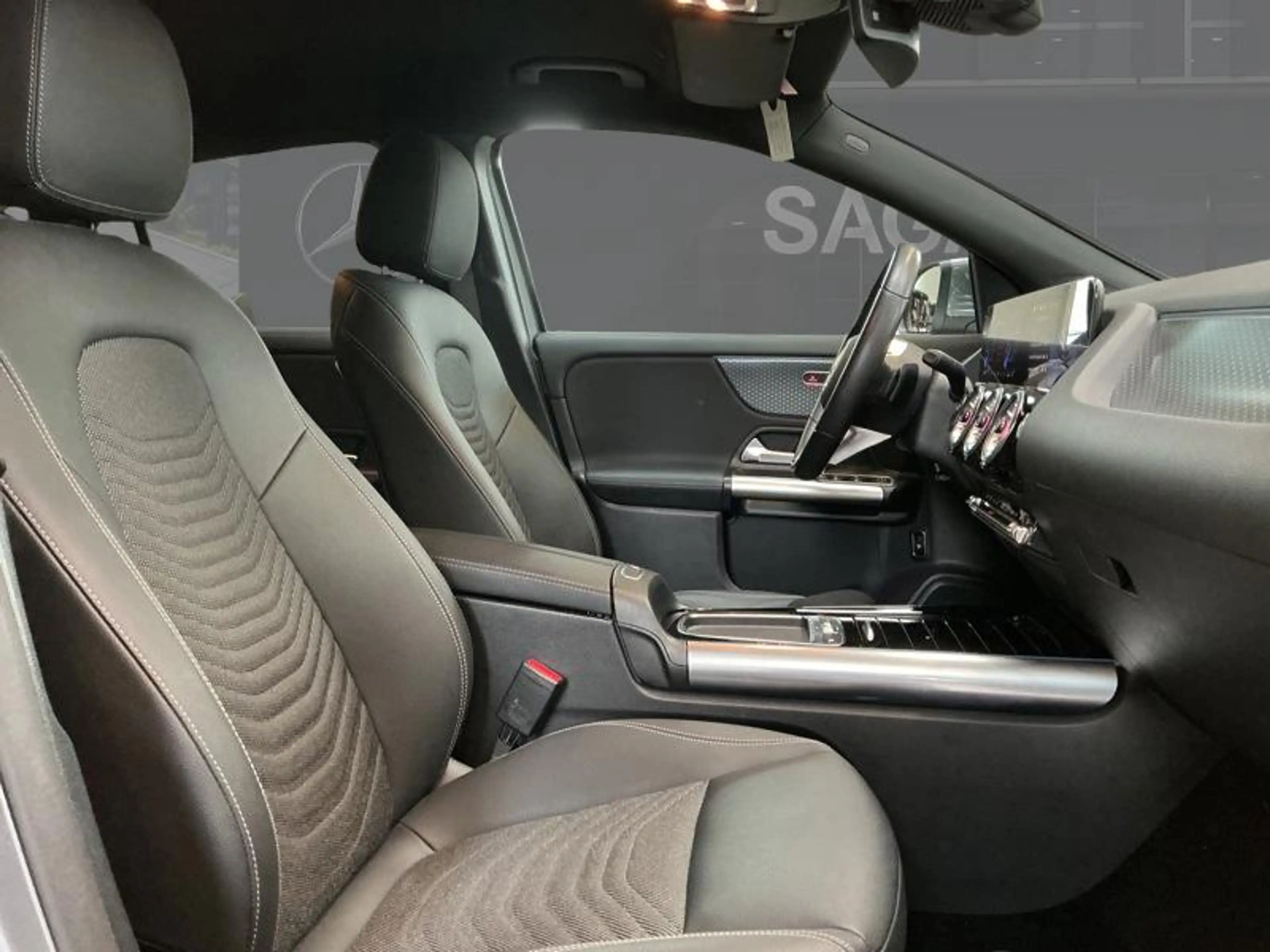 Mercedes-Benz EQA 250 + Business Line — photo 14